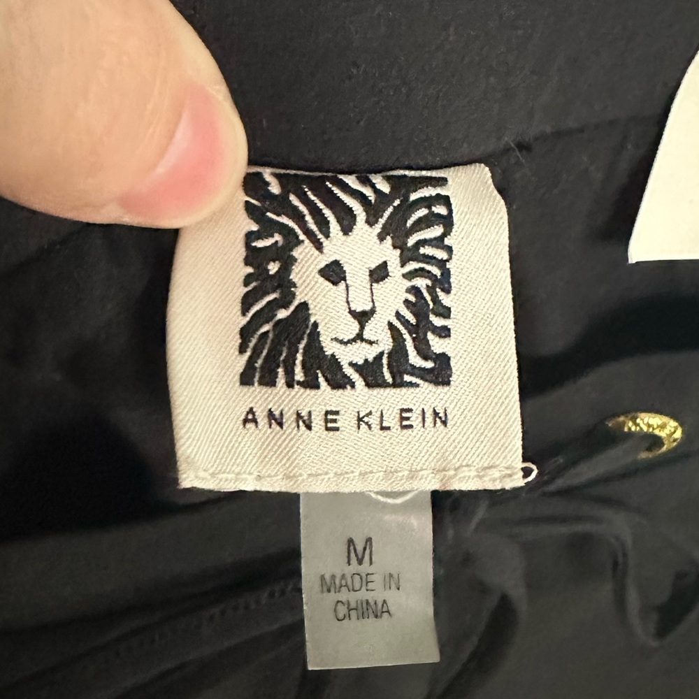 Anne Klein Classic Black Drawstring Skort with Gold Accents – NWT (M) - Picture 6 of 8